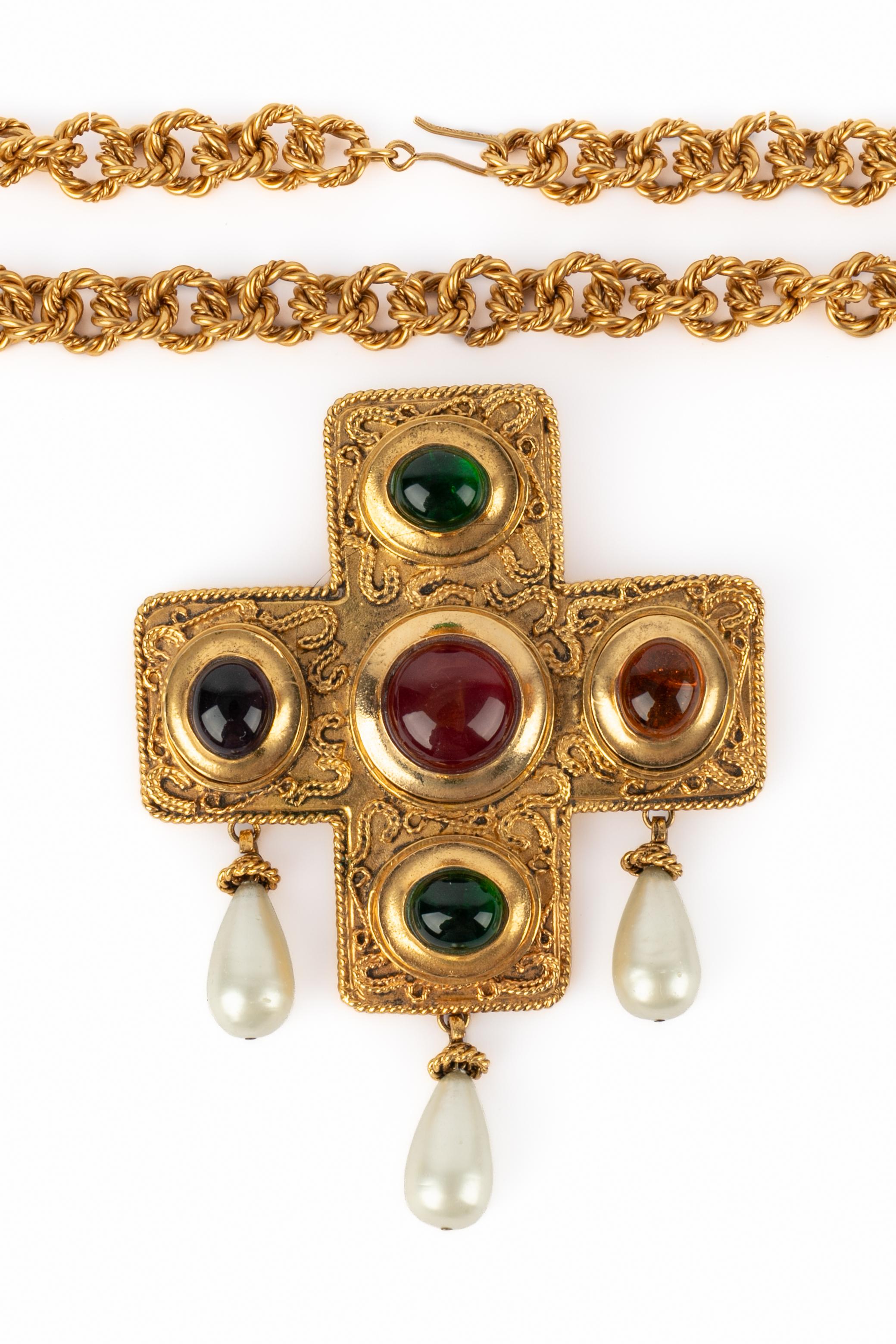 Women's Chanel pendant brooch For Sale