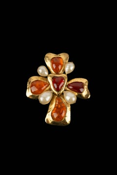 Chanel pendant brooch Summer 1994