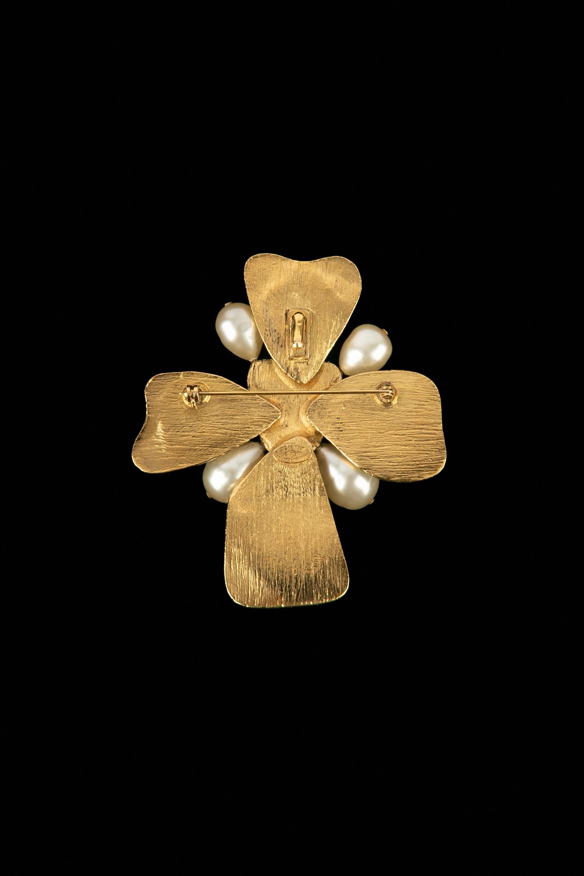 Chanel-Anhänger-Brosche Sommer 1994 im Zustand „Hervorragend“ im Angebot in SAINT-OUEN-SUR-SEINE, FR