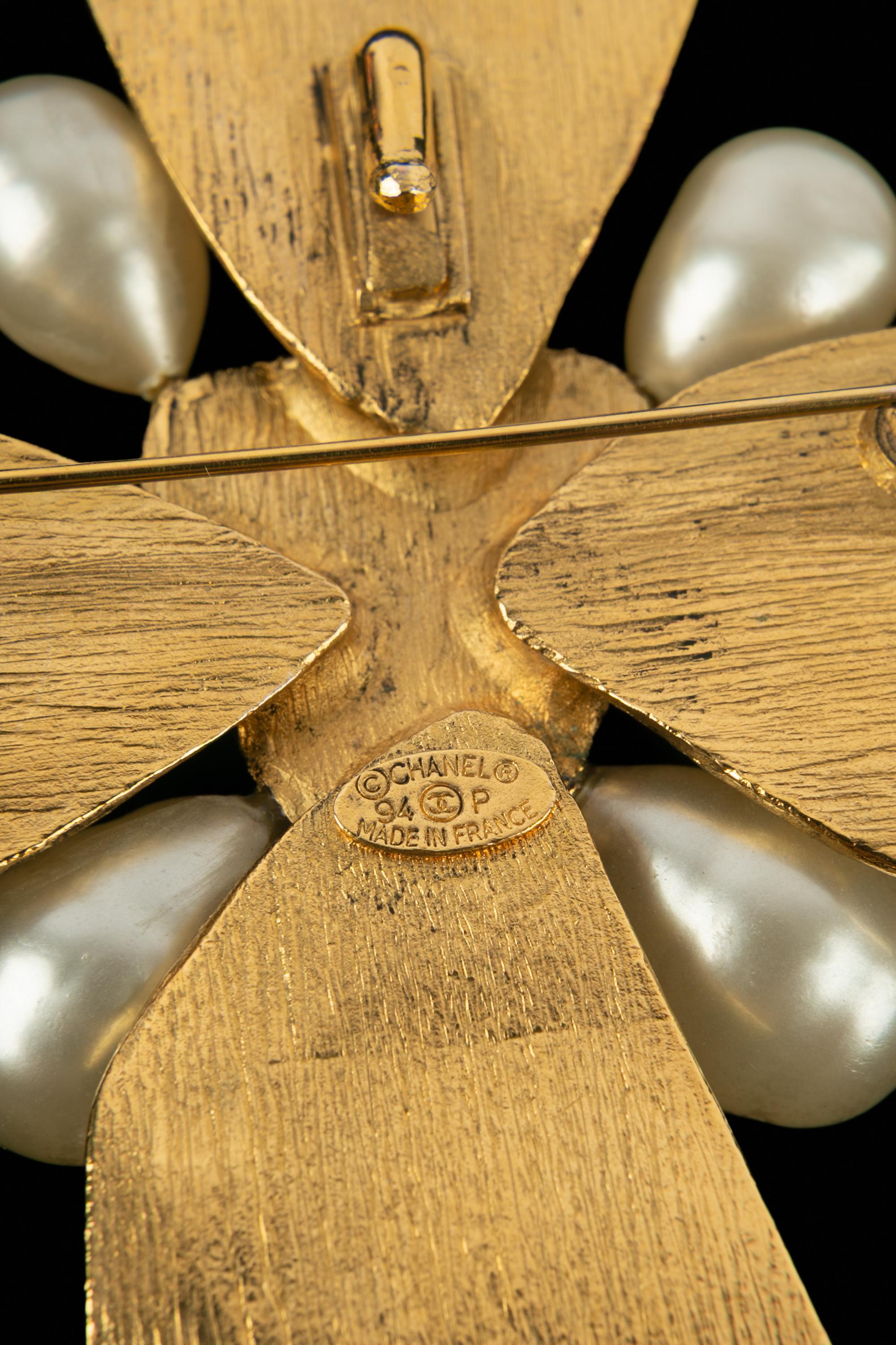 Chanel-Anhänger-Brosche Sommer 1994 im Angebot 2