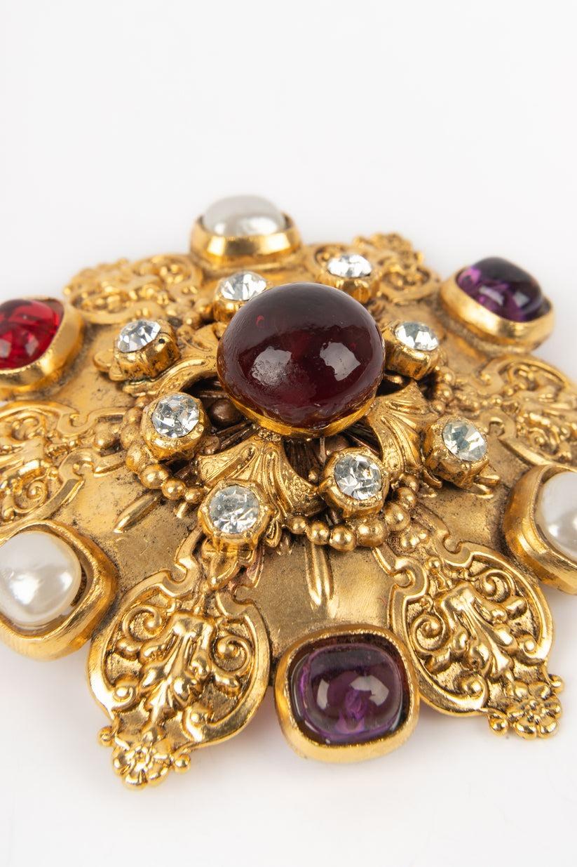 Chanel Pendant Brooch with Rhinestones, 1984 In Excellent Condition For Sale In SAINT-OUEN-SUR-SEINE, FR
