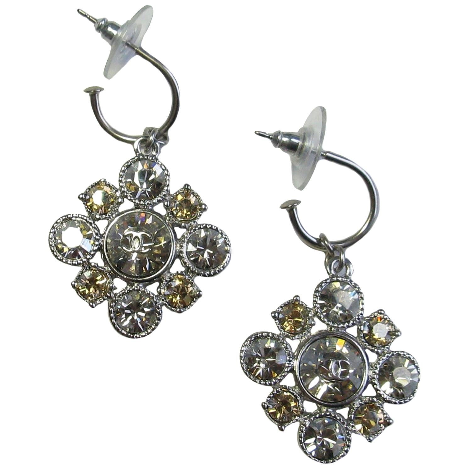 CHANEL CC Stud Earrings In Gilt Metal and Pearls at 1stDibs  chanel cc  earrings, buy chanel earrings, cc earrings studs