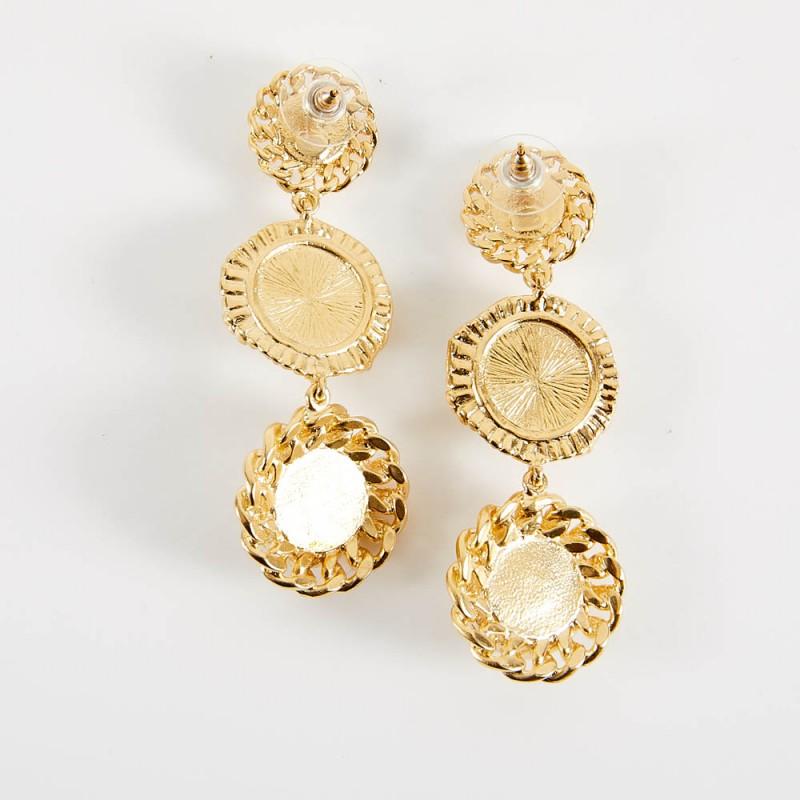 Never worn Fall 2020 Chanel in vintage style earrings. Made of gilt metal with beaded pearls, chain, and the CC logo we have, here, all the Chanel's codes. the double C. Stamp is present on the back of each earring. Made in France.  Dimensions :