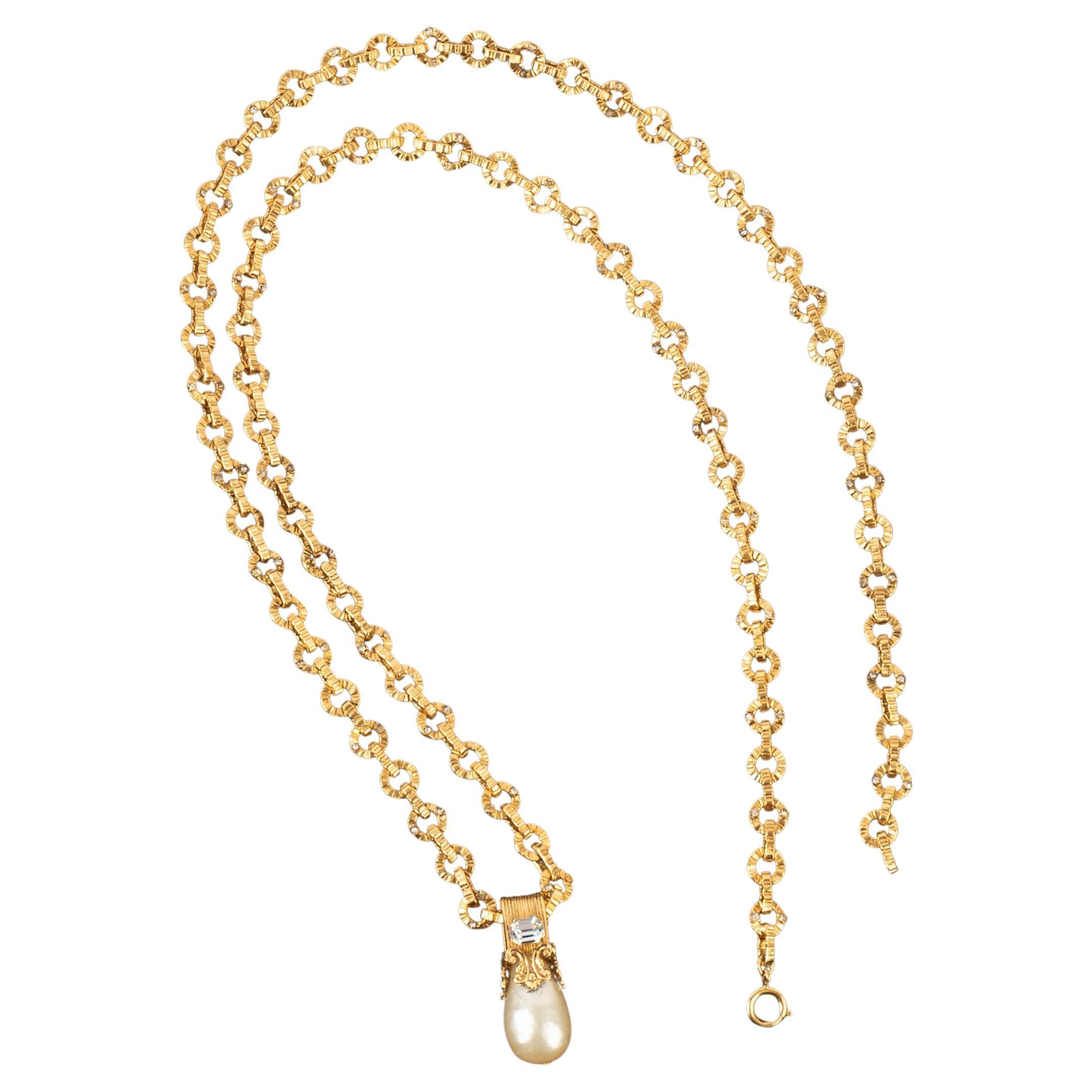 Collana con ciondolo Chanel anni 
1960