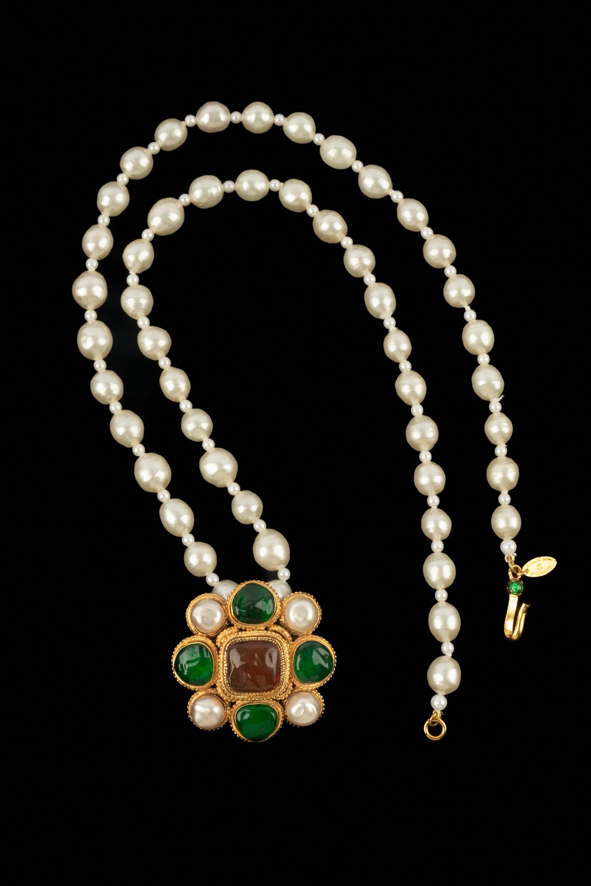 Collana con ciondolo Chanel anni '80 In condizioni ottime in vendita a SAINT-OUEN-SUR-SEINE, FR