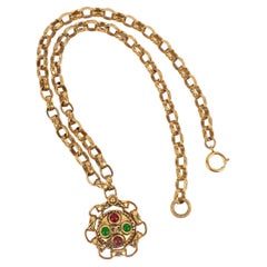 Chanel, collier pendentif des années 1980
