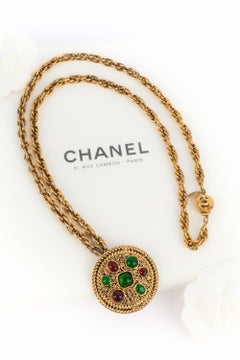 Chanel pendant necklace 1984
