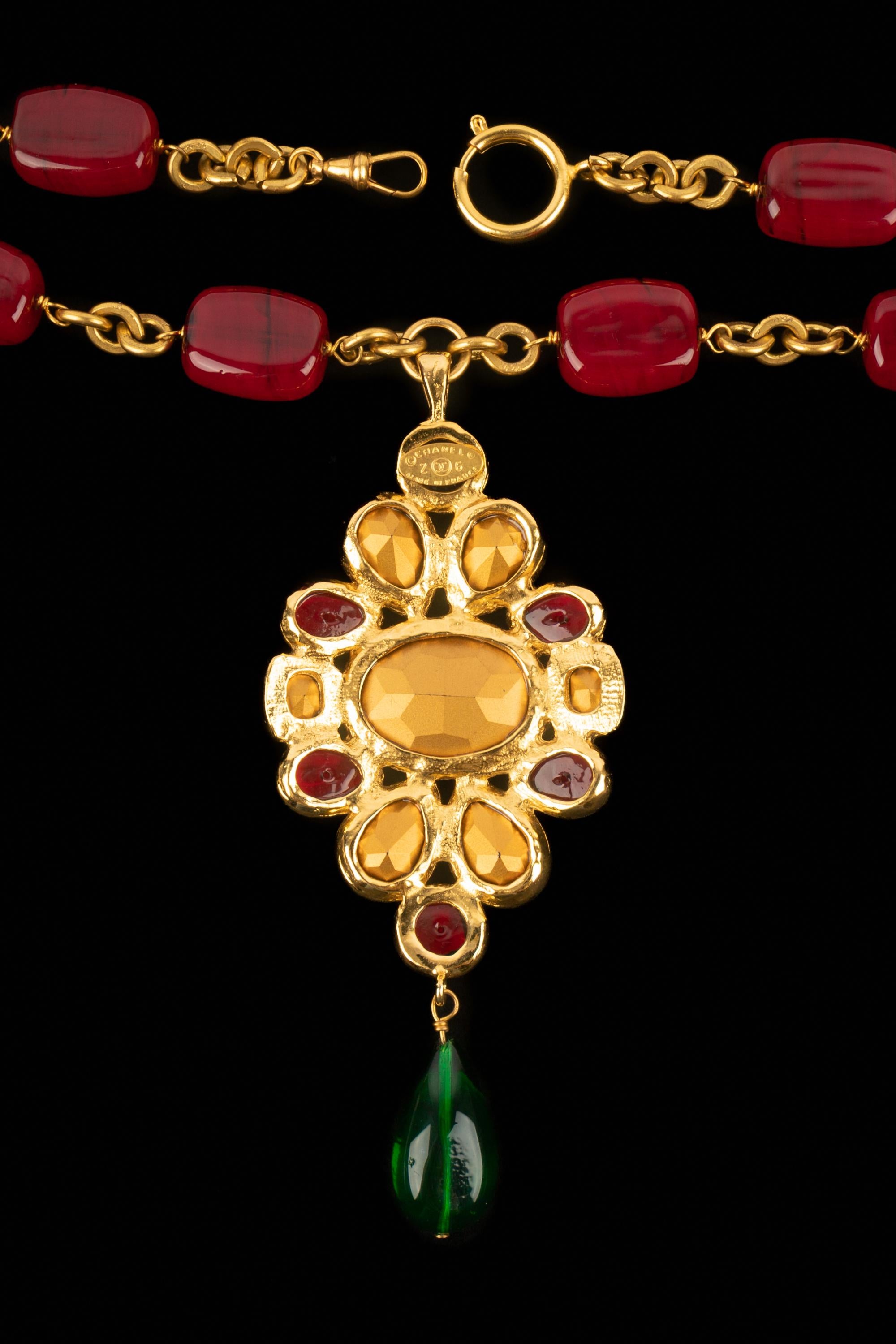 Collana con ciondolo Chanel anni '90 in vendita 1