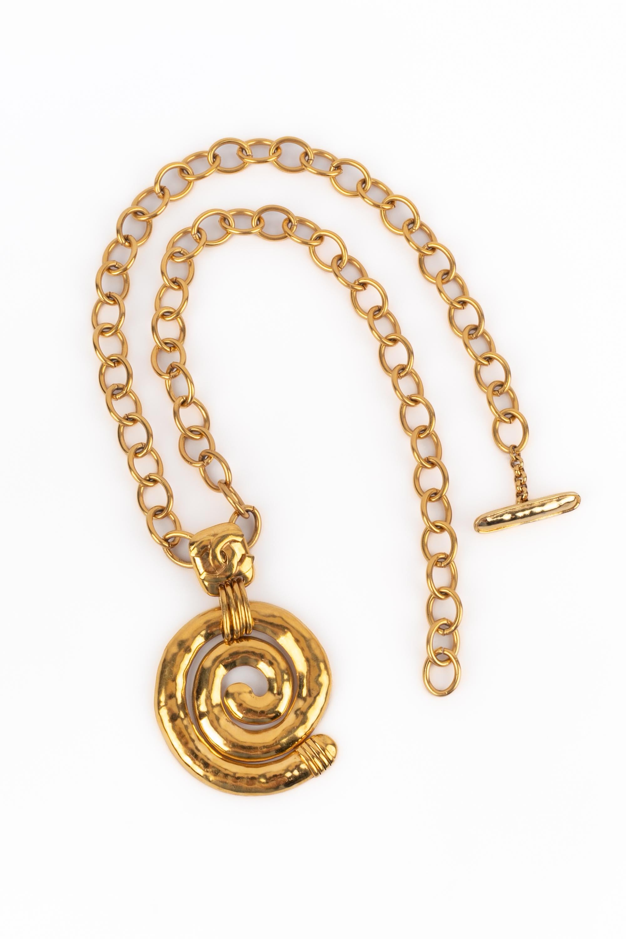 Collana con ciondolo Chanel 1995 In condizioni ottime in vendita a SAINT-OUEN-SUR-SEINE, FR