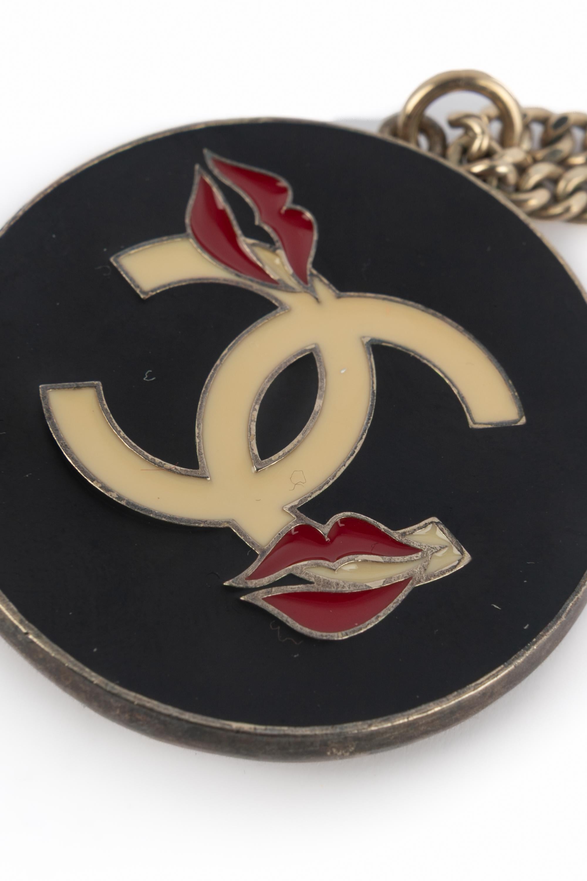 Collana con ciondolo Chanel 2004 in vendita 2