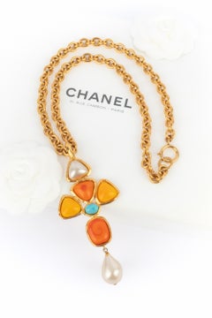 Chanel pendant necklace spring 1993