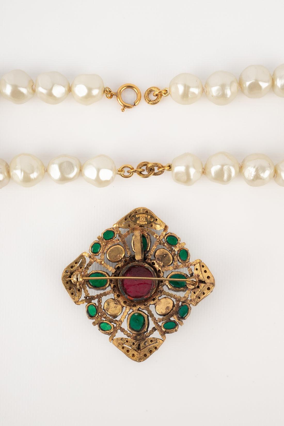 Collana Chanel con pasta di vetro, 1983 in vendita 3