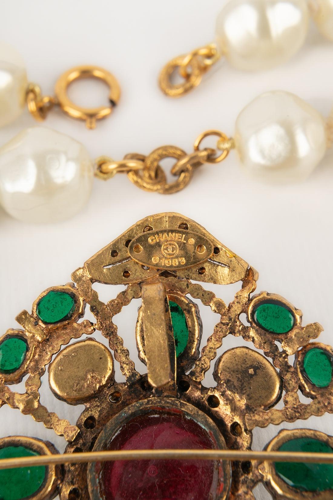 Collana Chanel con pasta di vetro, 1983 in vendita 5