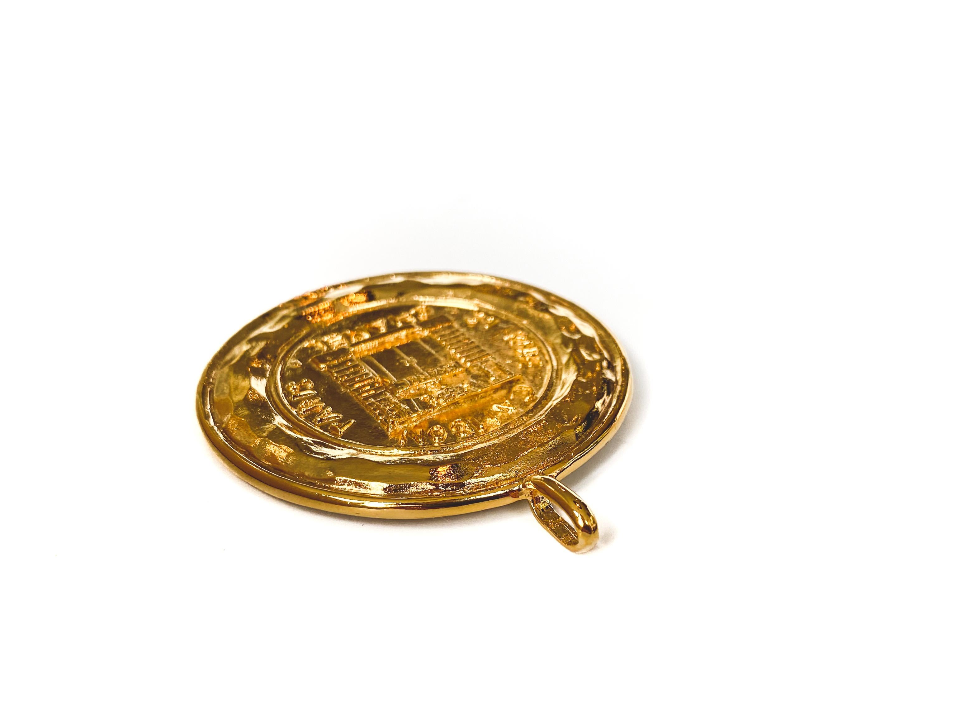 Chanel Rue Cambon Vintage 1980s Pendant

Amazing statement pendant from the 1980s chanel archive. 

This vintage gold-plated design is embossed with 