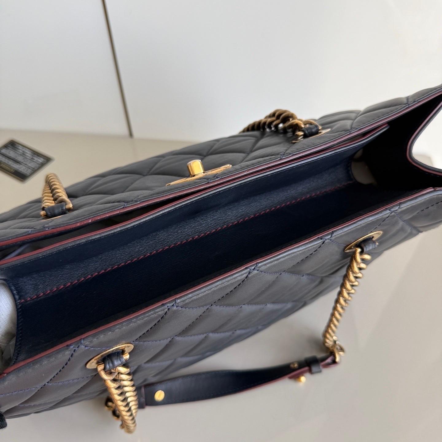 Chanel Perfect Edge Tote Trapuntata in Pelle Navy Hardware Oro Antico in vendita 9
