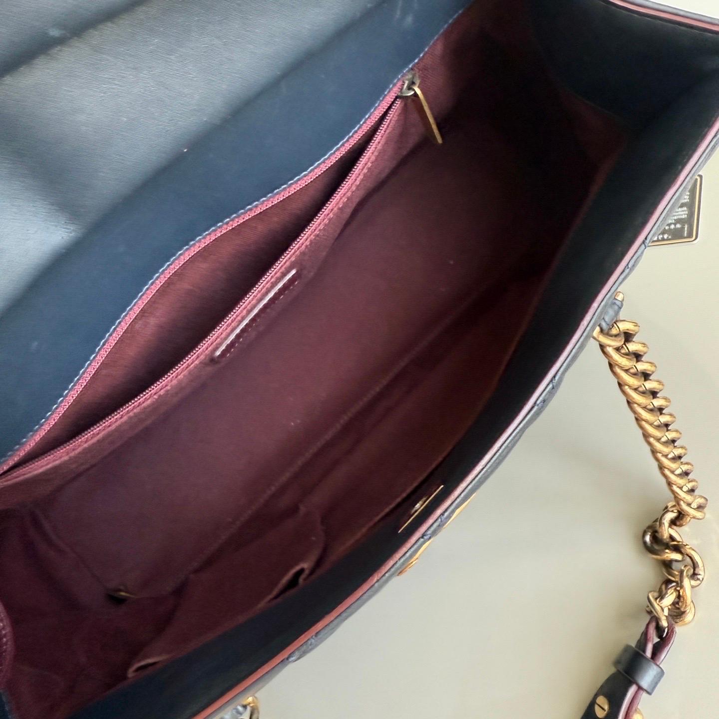 Chanel Perfect Edge Tote Trapuntata in Pelle Navy Hardware Oro Antico in vendita 14