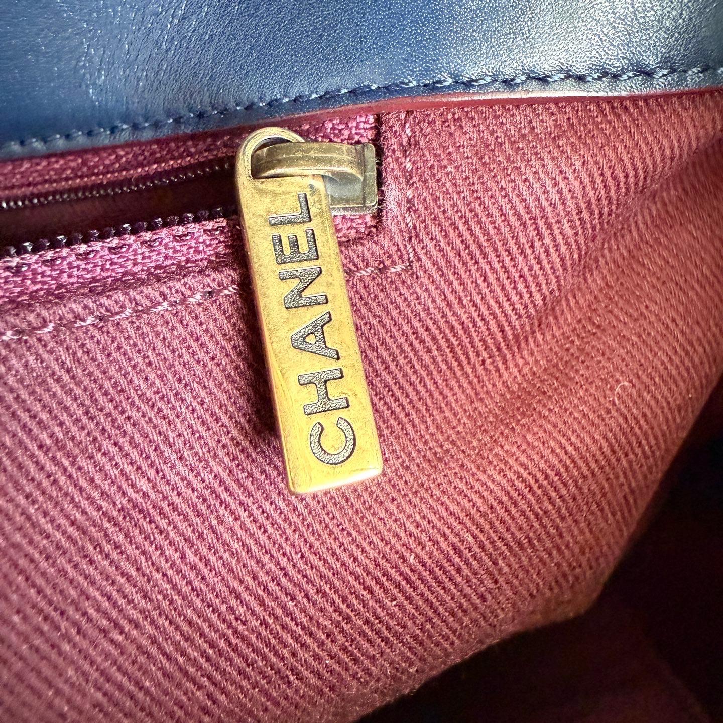 Chanel Perfect Edge Tote Trapuntata in Pelle Navy Hardware Oro Antico in vendita 15