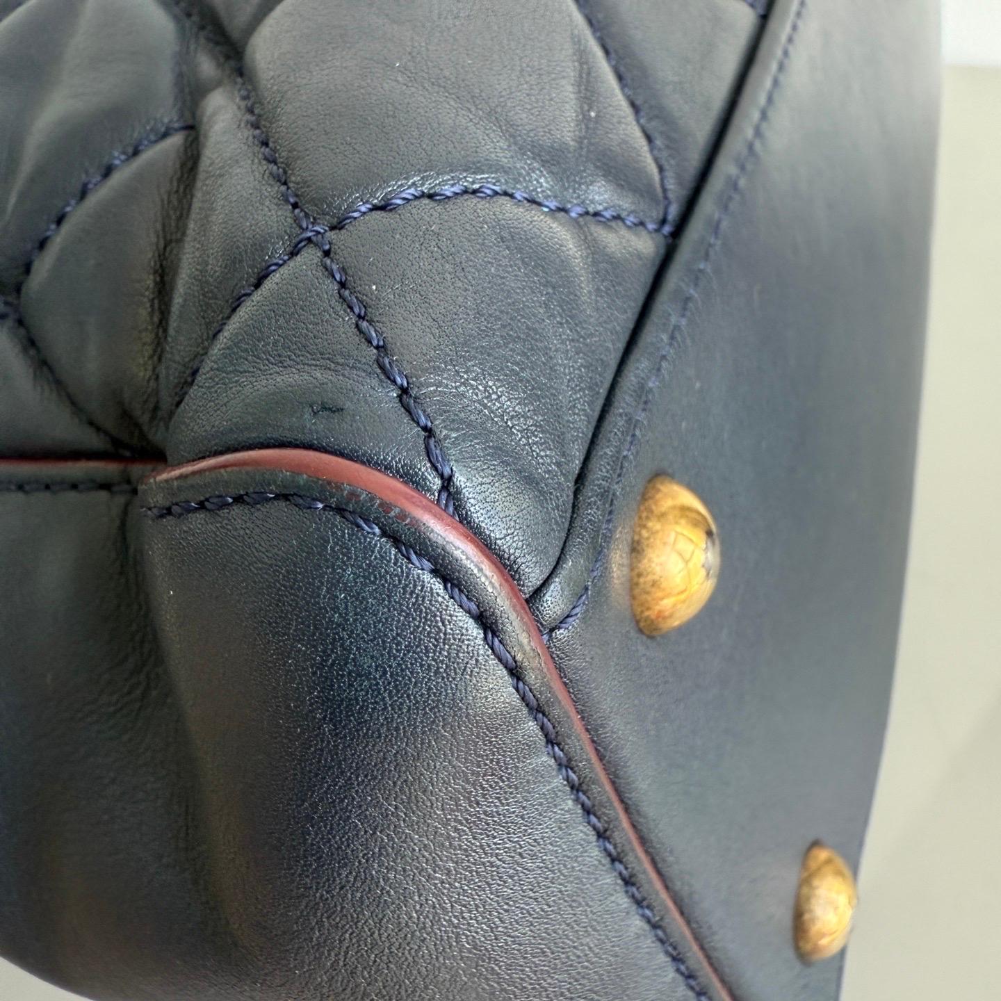 Donna Chanel Perfect Edge Tote Trapuntata in Pelle Navy Hardware Oro Antico in vendita