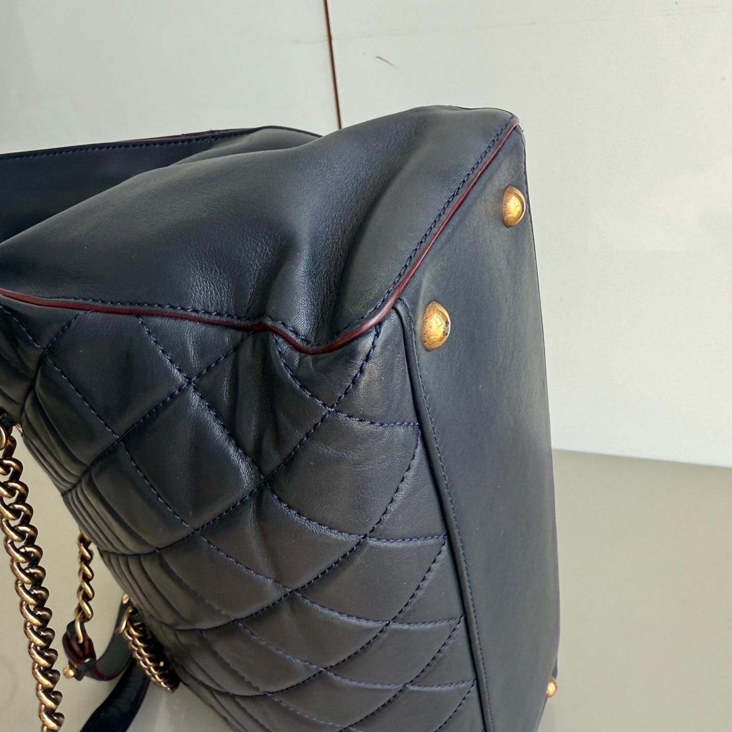 Chanel Perfect Edge Tote Trapuntata in Pelle Navy Hardware Oro Antico in vendita 3