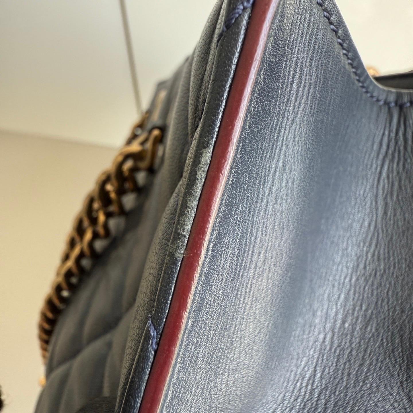 Chanel Perfect Edge Tote Trapuntata in Pelle Navy Hardware Oro Antico in vendita 4