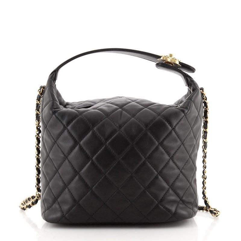 Chanel Perfect Meeting Hobo gestepptes Lammfell groß im Zustand „Gut“ in NY, NY