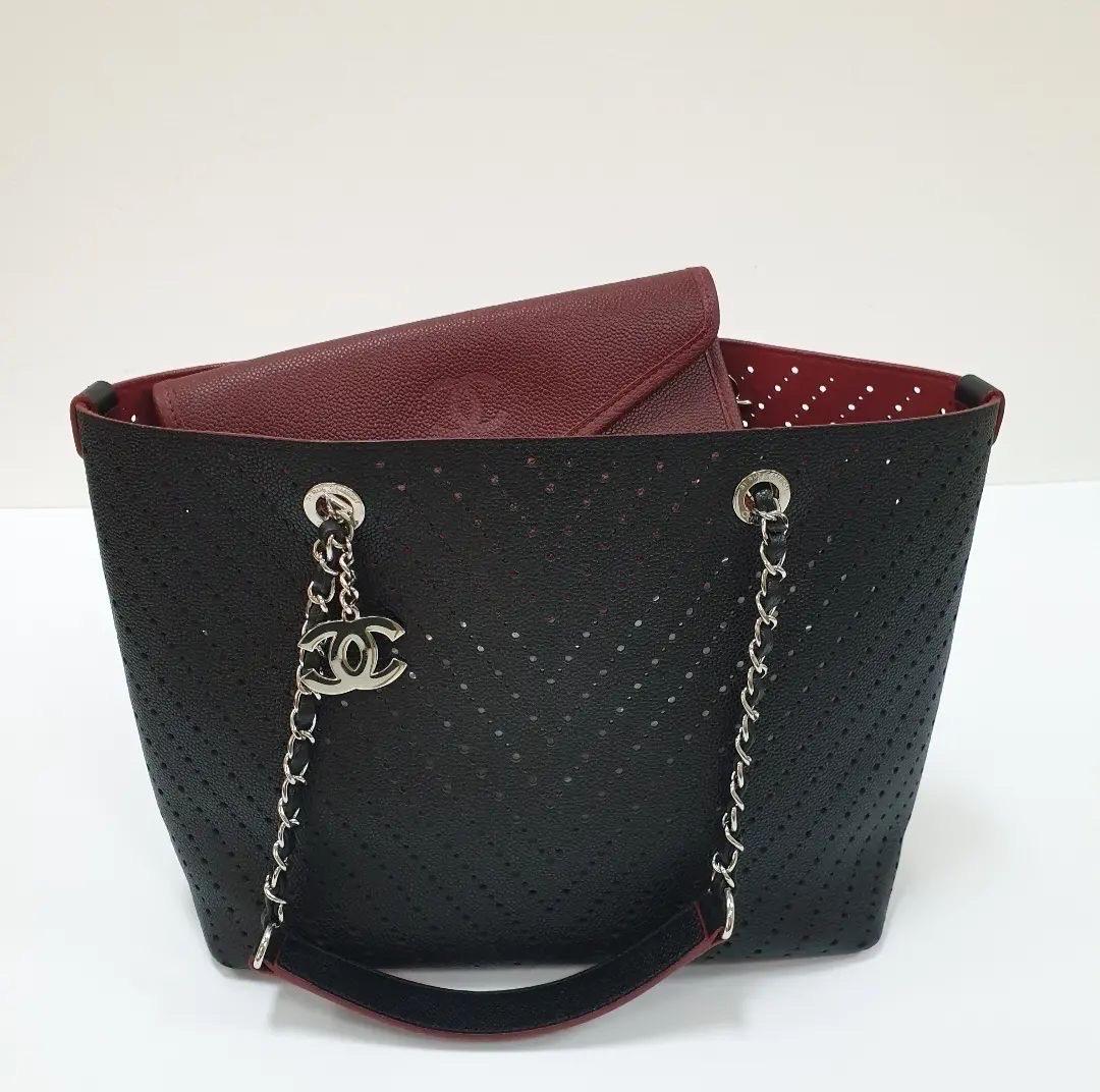 Chanel Perforated Black Caviar Chain Shopping Tote Bag In Good Condition For Sale In Krakow, PL
