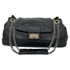 Chanel Acordeón con Solapa Perforada Classic