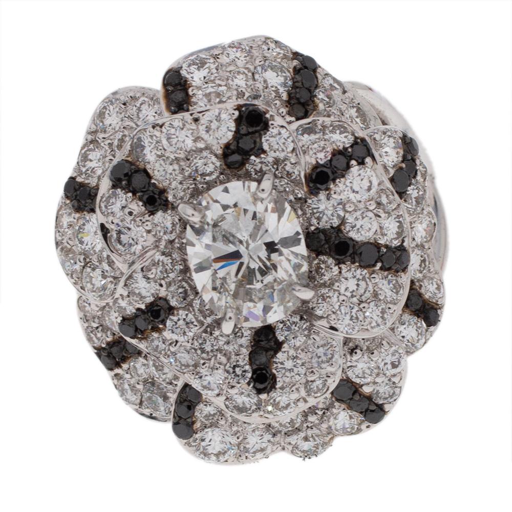 Pétales de Camélia from Chanel is one of the signature collections of the label that lays out their genius of crafting unique jewelry pieces and embodies their bold spirit. Dignified and delicate, creations from this line symbolizes the glow and