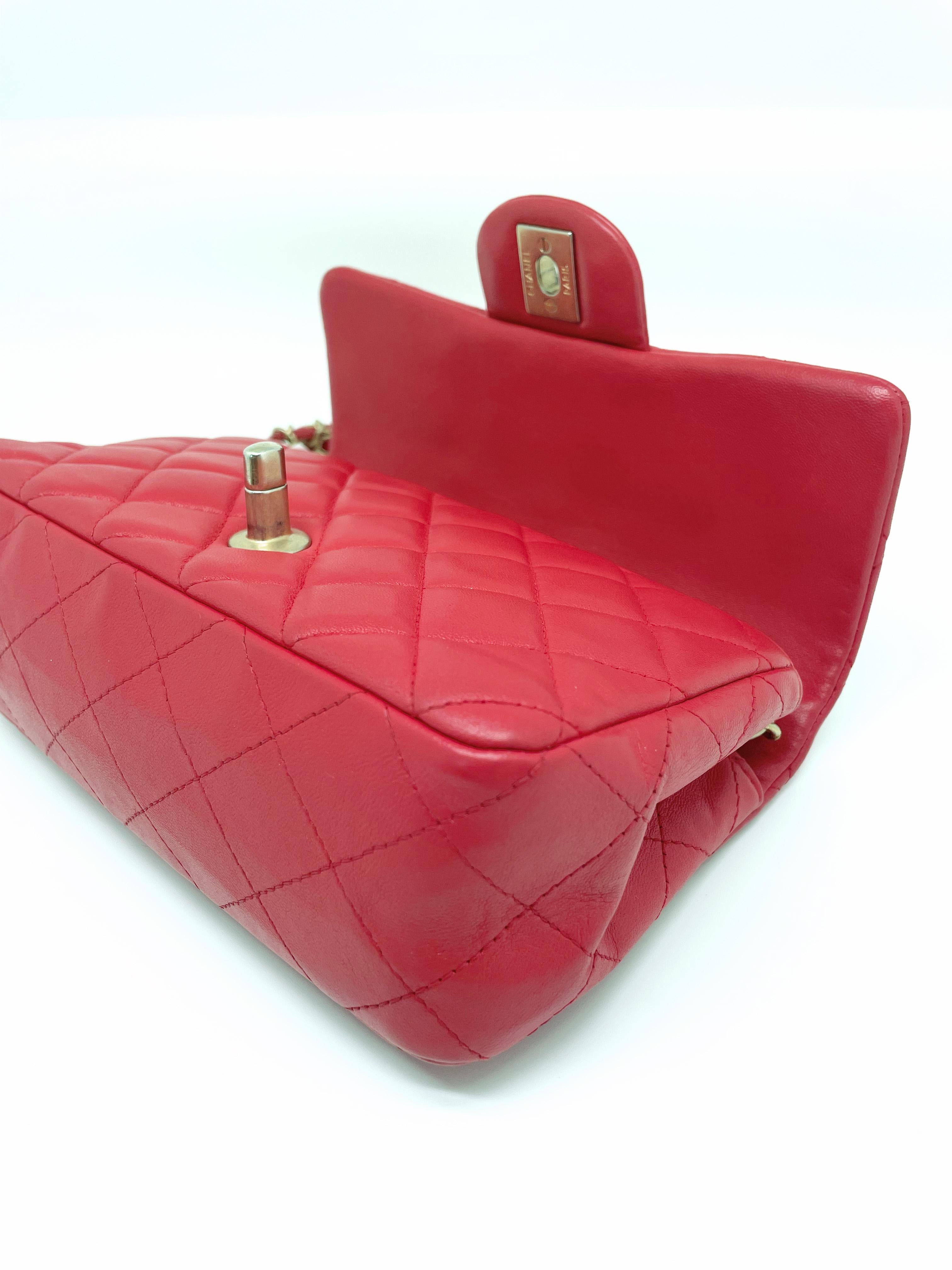 Chanel Petit Timeless “Must Have” shoulder flap bag in leather of red 6