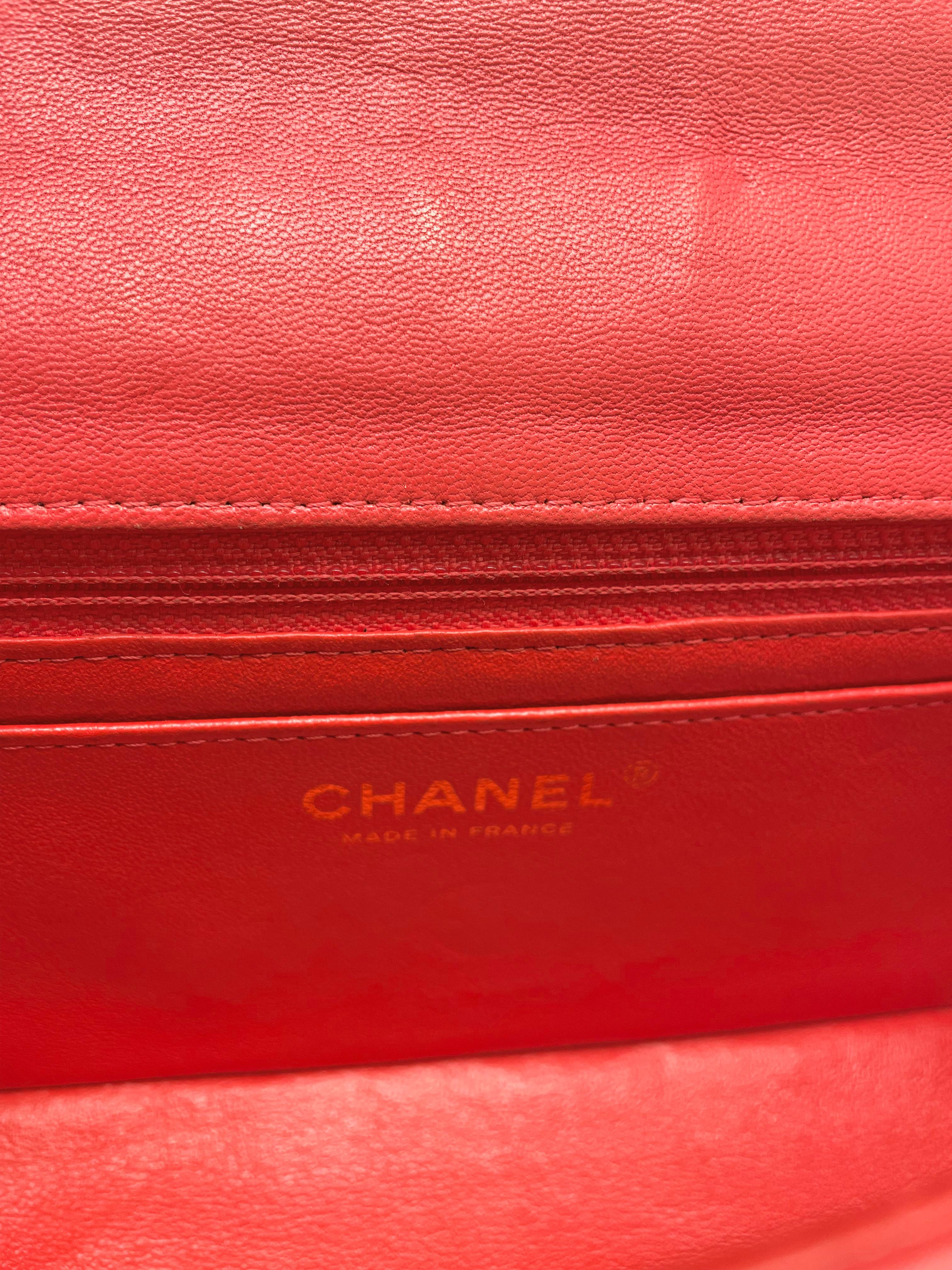 Chanel Petit Timeless “Must Have” shoulder flap bag in leather of red 8
