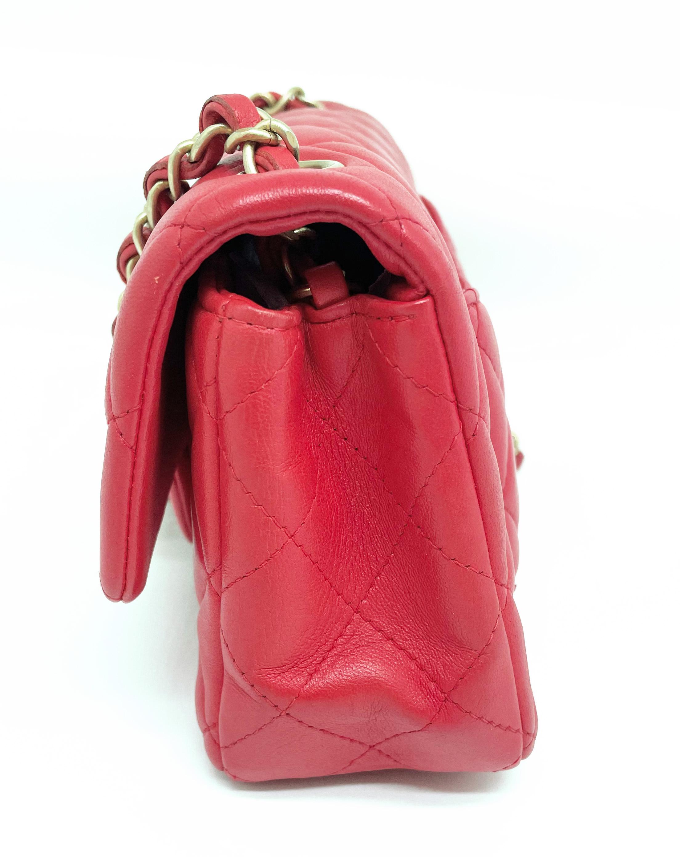 Chanel Petit Timeless “Must Have” shoulder flap bag in leather of red 2