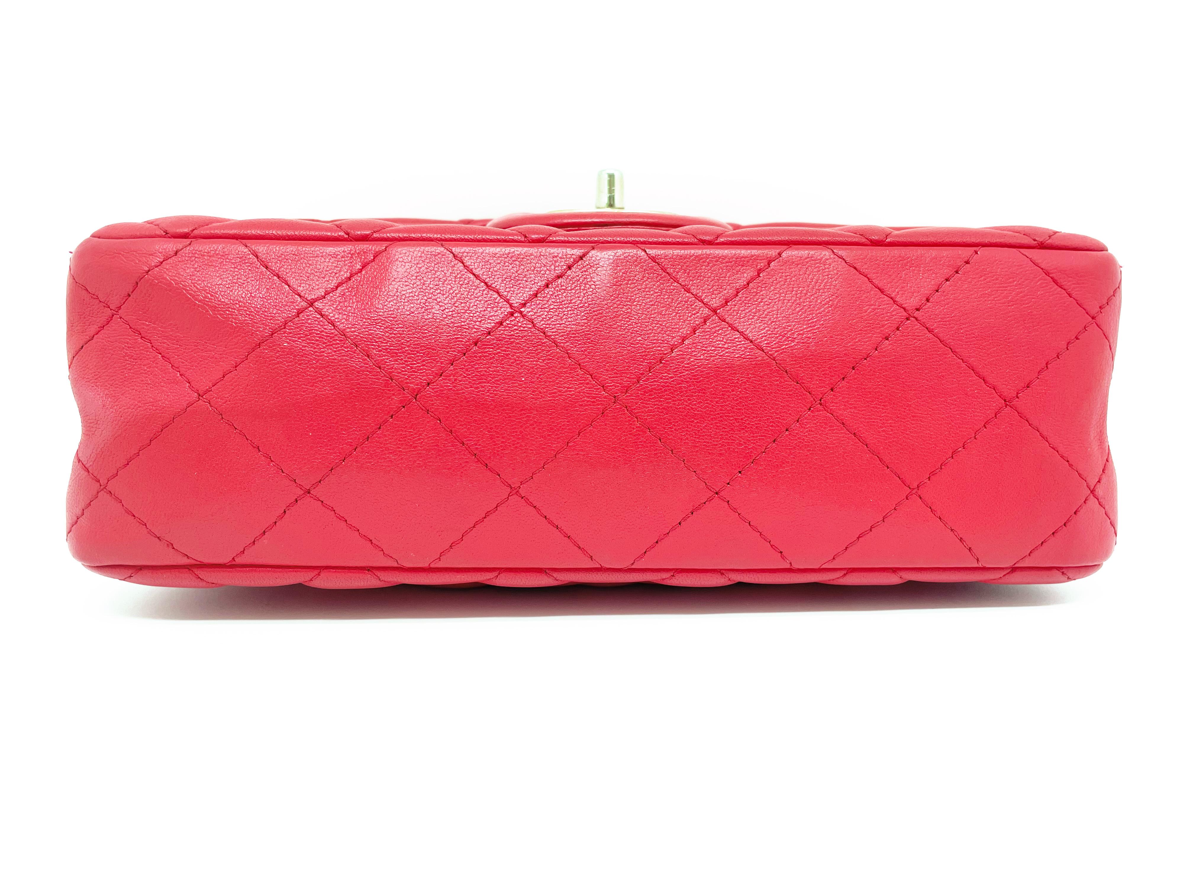Chanel Petit Timeless “Must Have” shoulder flap bag in leather of red 3