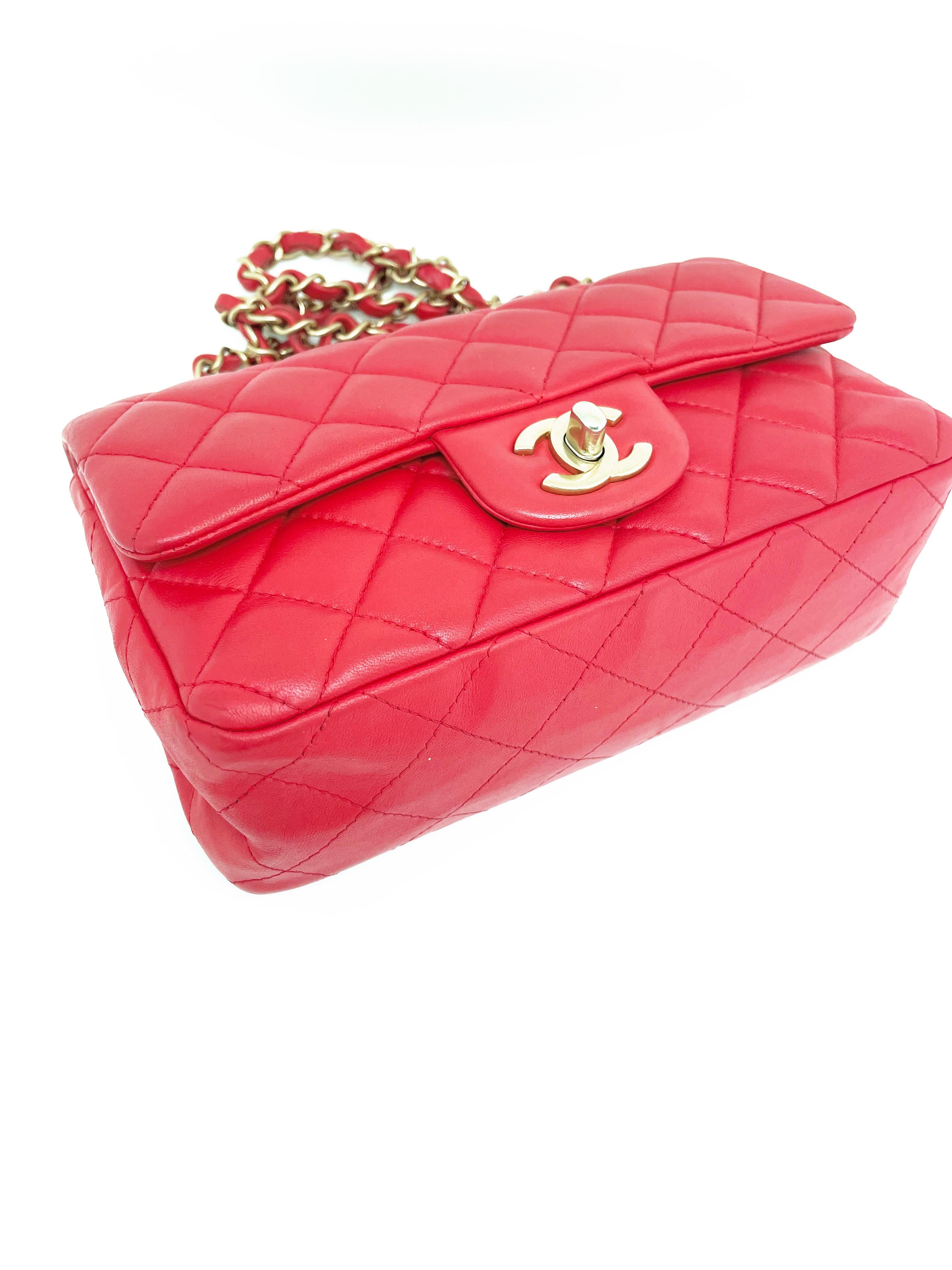 Chanel Petit Timeless “Must Have” shoulder flap bag in leather of red 4