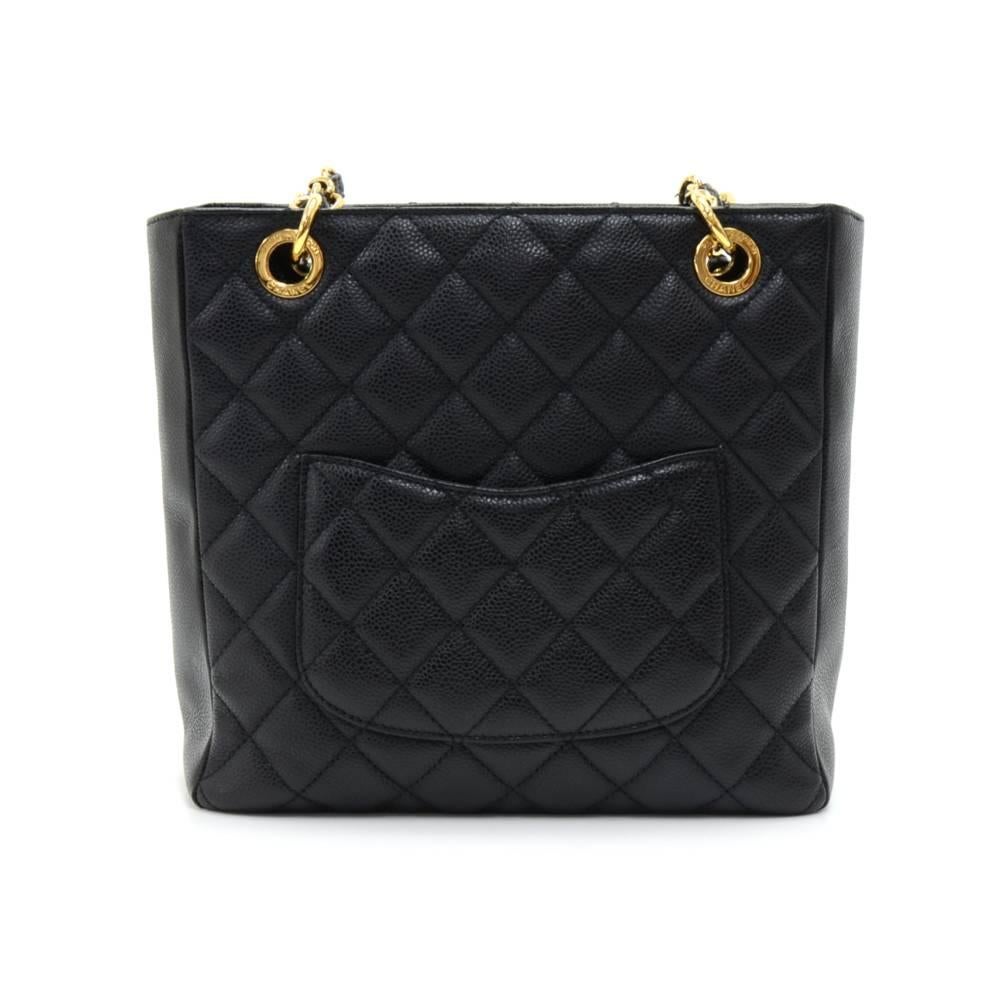 Chanel PST tote in black quilted caviar leather. Top has magnetic closure and 1 small open pocket on back. Inside has textile lining and 2 pockets: 1 open and 1 with zipper. Can be carried on the shoulder. SKU: CG539

Made in: Italy
Serial Number: