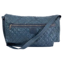 CHANEL - Sac de messager COCOON grand format en nylon bleu pétrole