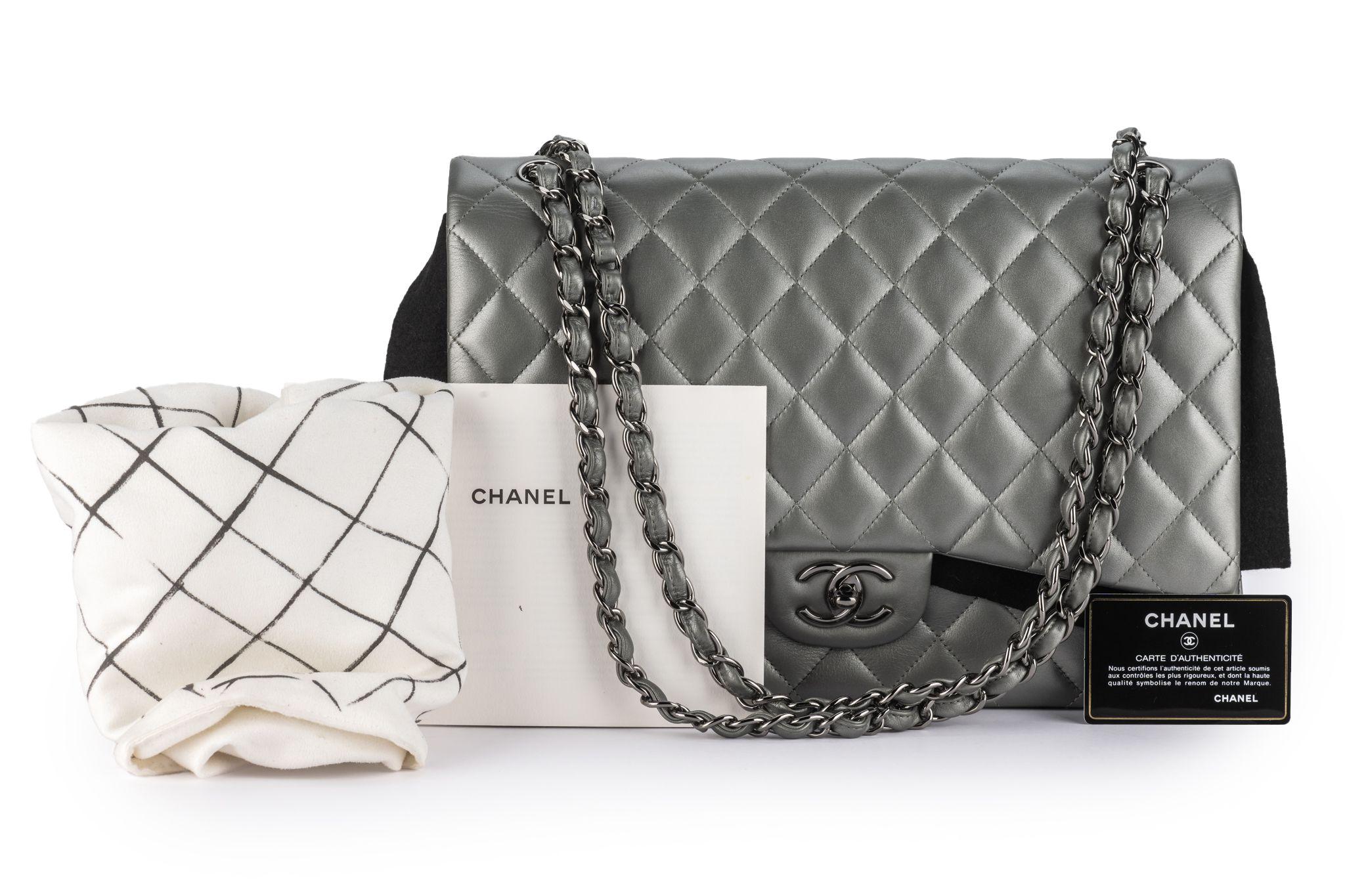 Chanel in pelle d'agnello peltro trapuntata Jumbo in vendita 9