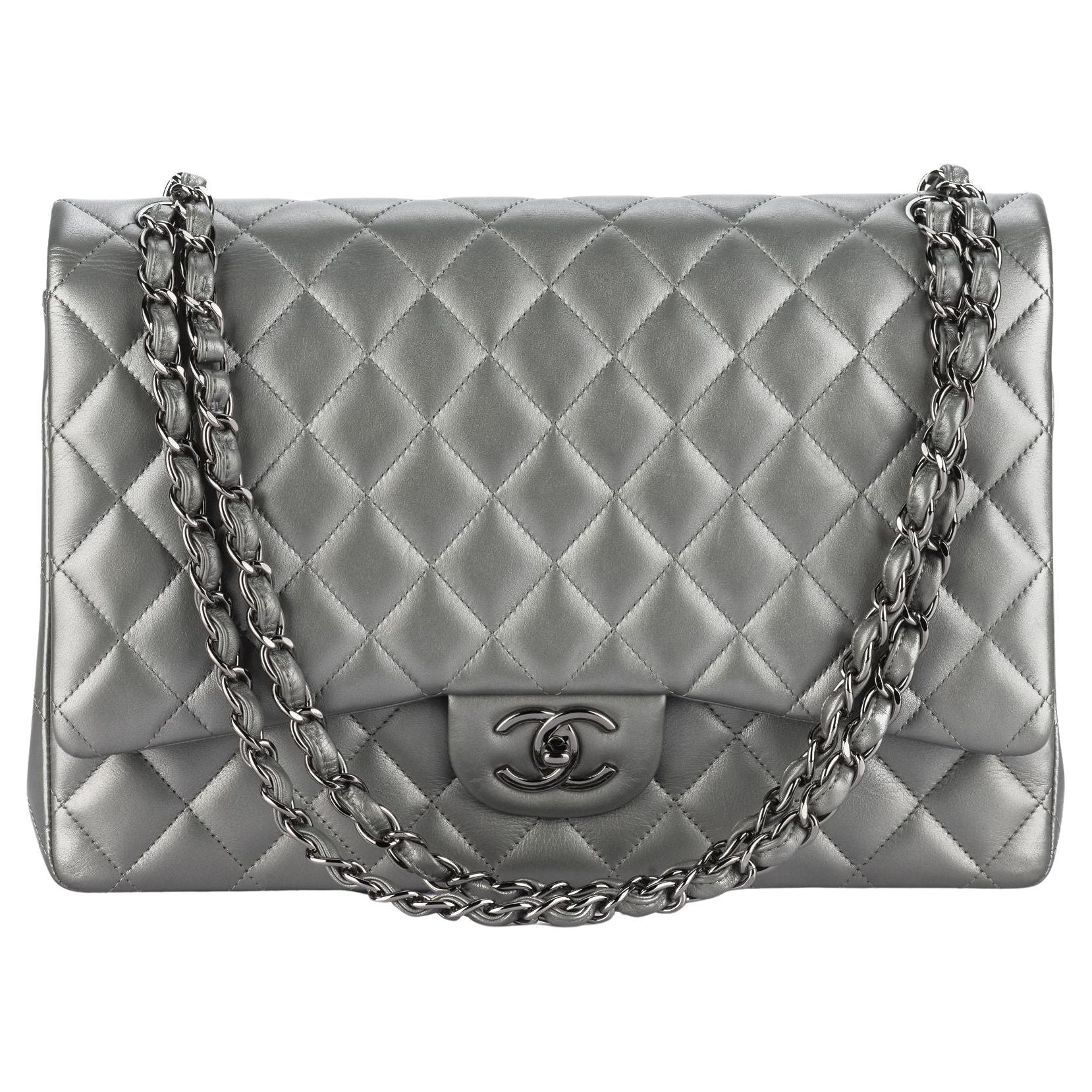 Chanel in pelle d'agnello peltro trapuntata Jumbo in vendita