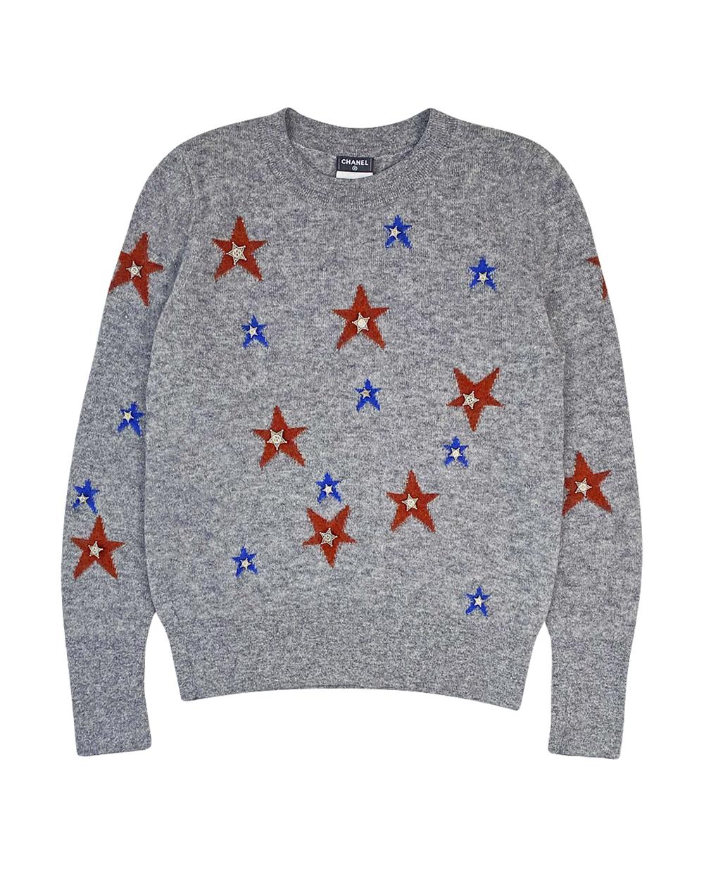Chanel cashmere jumper with CC star charms from Paris / DALLAS Collection
As seen on Pharrell Williams!
Size mark 38 FR. Kept unworn.