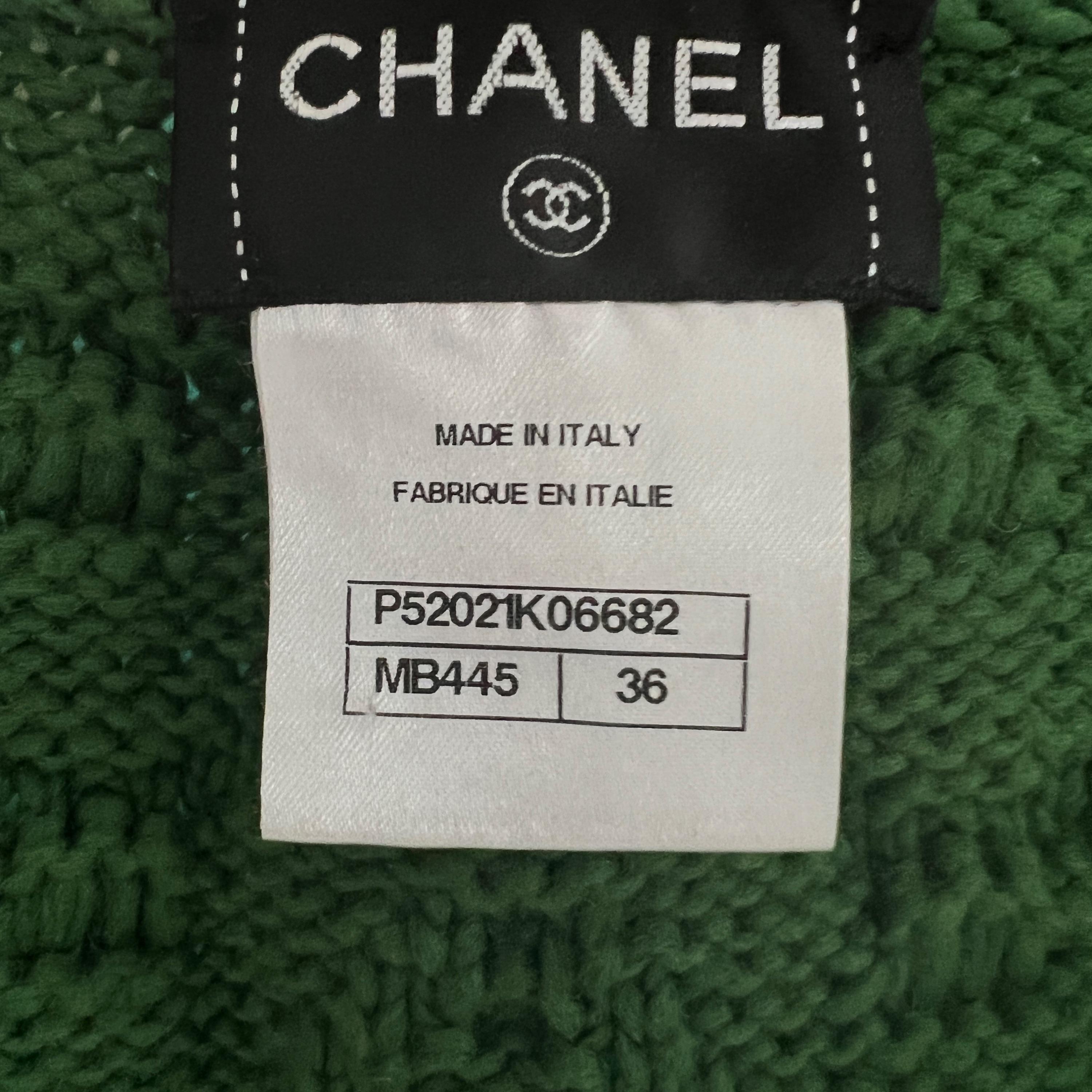 Chanel Pharrell-Stil Edelweiss Patch-Strickjacke im Angebot 6