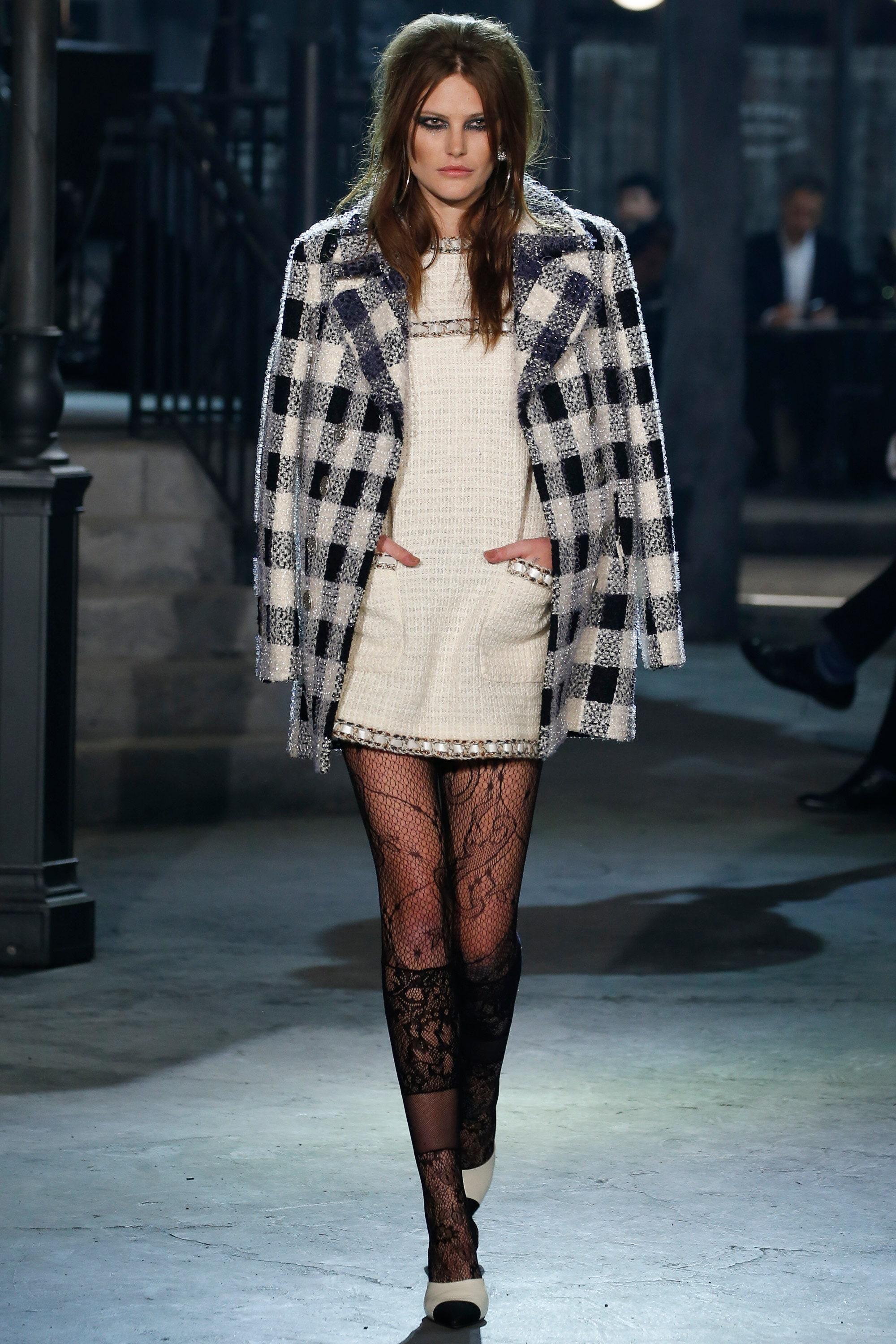 Look # 1 from Chanel Paris in ROME 2016 Pre-Fall Collection: fabulous lesage tweed checked coat.
As seen on Pharrell Williams!
Size mark 36 FR. Kept unworn. Retail price was very high -- it was a Metiers d'Art Collection (high art craftsmanship).
-