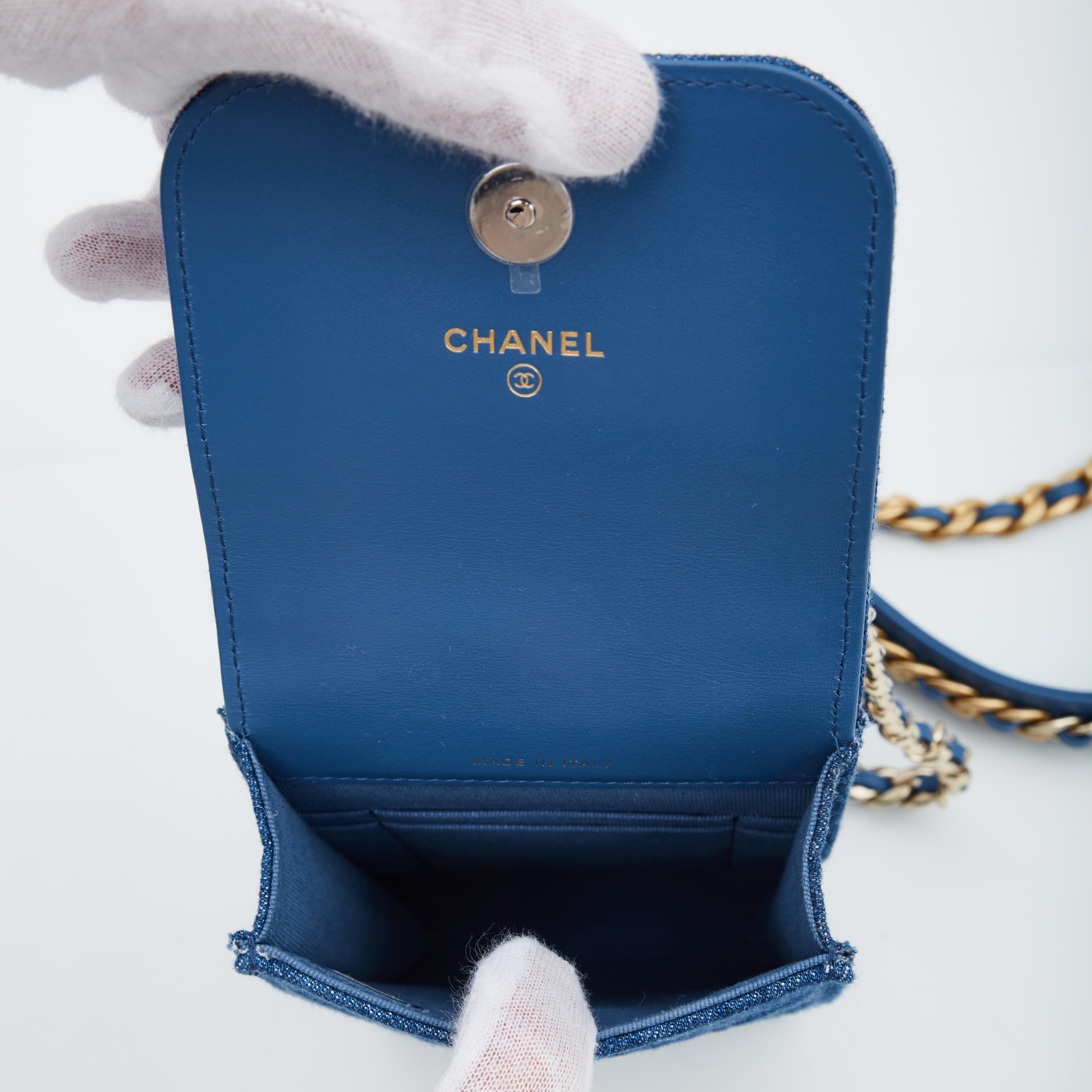 Women's or Men's Chanel Phone Holder 19 Blue Denim Crossbody Bag (2021) For Sale