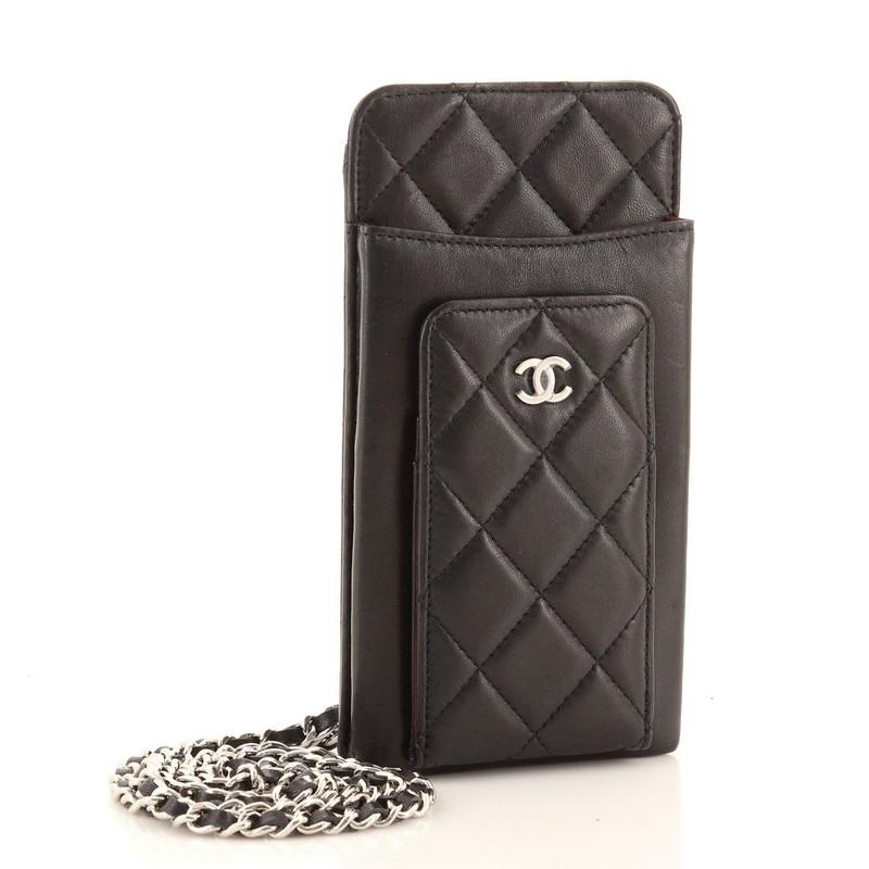 Nero Borsa a tracolla con porta telefono di Chanel in pelle d'agnello trapuntata