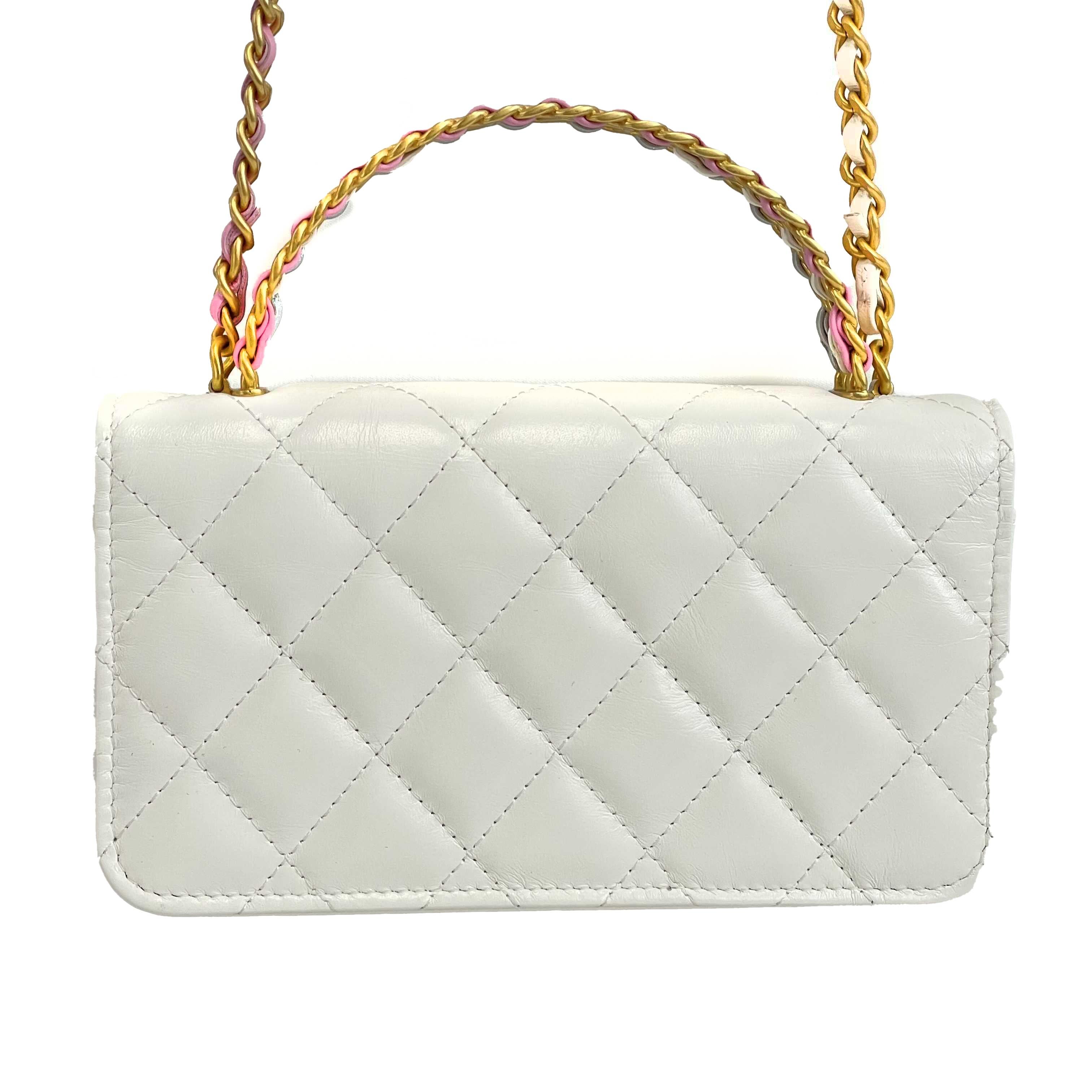Chanel - Excellent - Small Quilted Lambskin - White, Pink, Silver - Handbag

Description

* Quilted lambskin leather
* Aged gold hardware
* Aged gold hardware handle with pink, silver, nude and white leather intertwined with CHANEL name on top
*