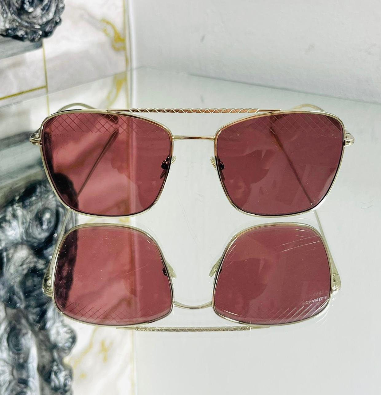 Chanel Pilot Sunglasses

Gold framed aviator sunglasses designed with pale burgundy lenses.

Detailed with 'CC' logo to the nose pads and embroidered top bar.

Featuring 100% UVA and UVB Protection CE - Lenses are UV Category Filter 1. 

Size – One