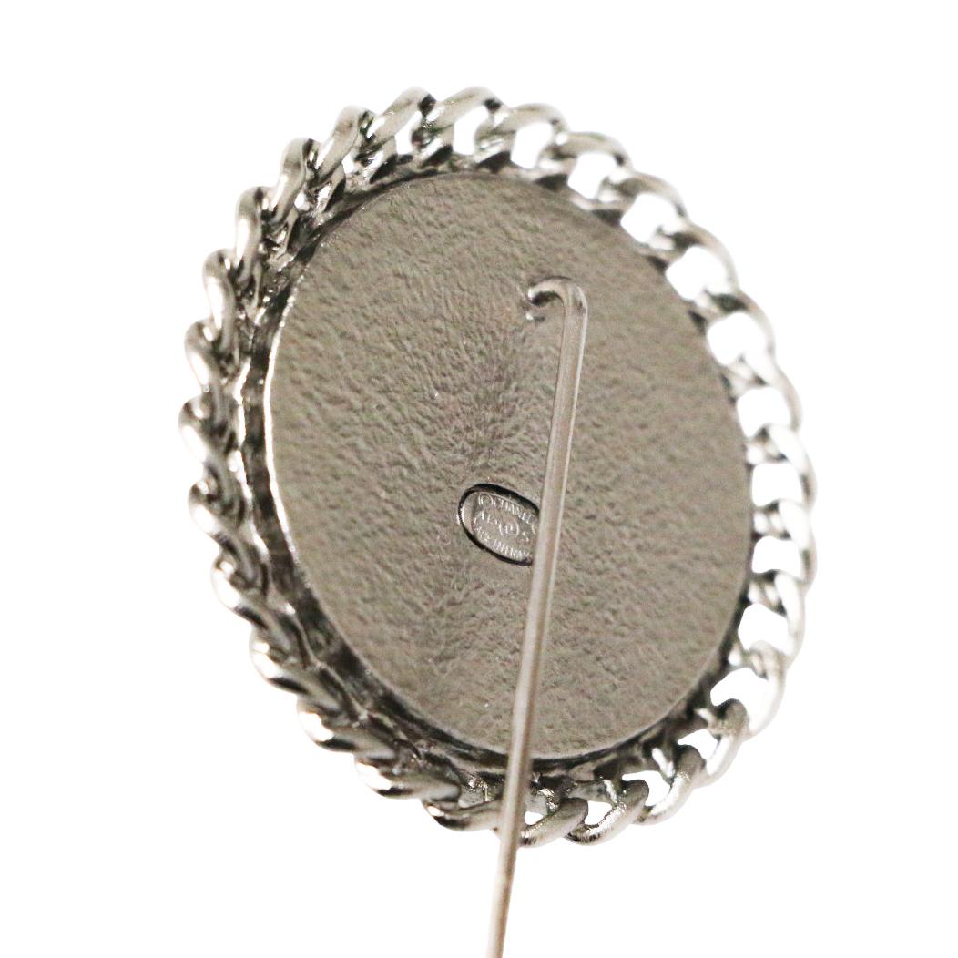 Chanel Pin-Brosche im Zustand „Hervorragend“ im Angebot in Paris, FR