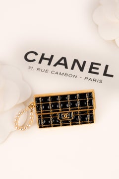 Chanel Pin label / brooch 2002