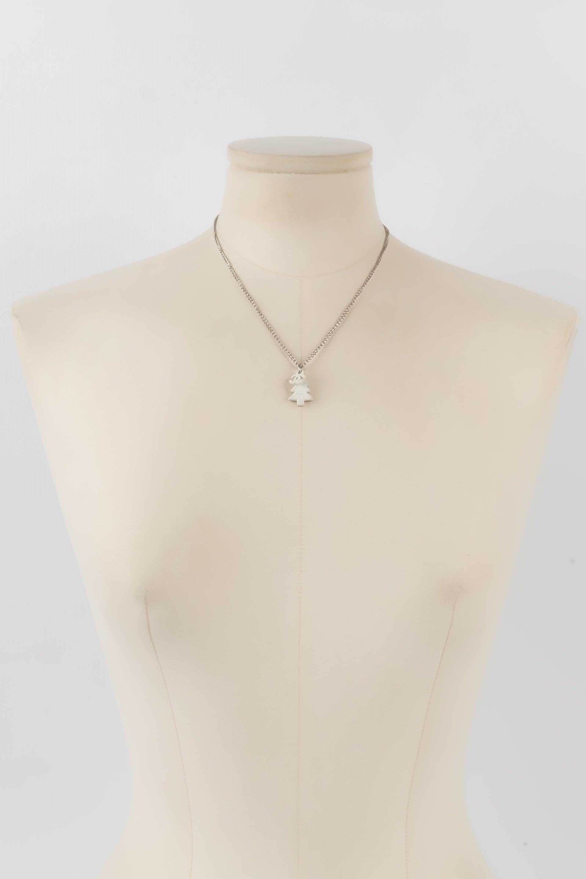 Chanel „Pine Tree“ Kurze Halskette aus silbernem Metall, 2003 im Zustand „Hervorragend“ im Angebot in SAINT-OUEN-SUR-SEINE, FR