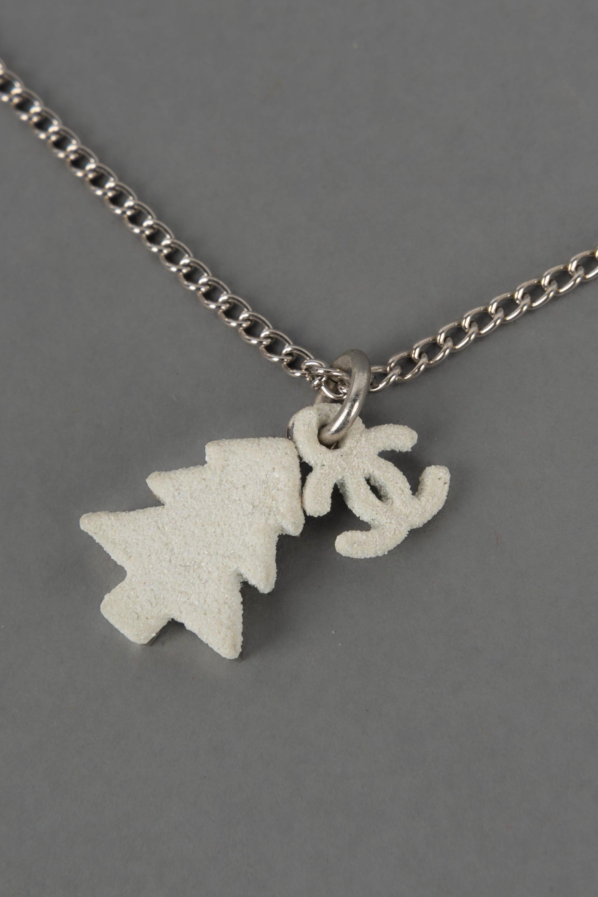 Chanel „Pine Tree“ Kurze Halskette aus silbernem Metall, 2003 im Angebot 1
