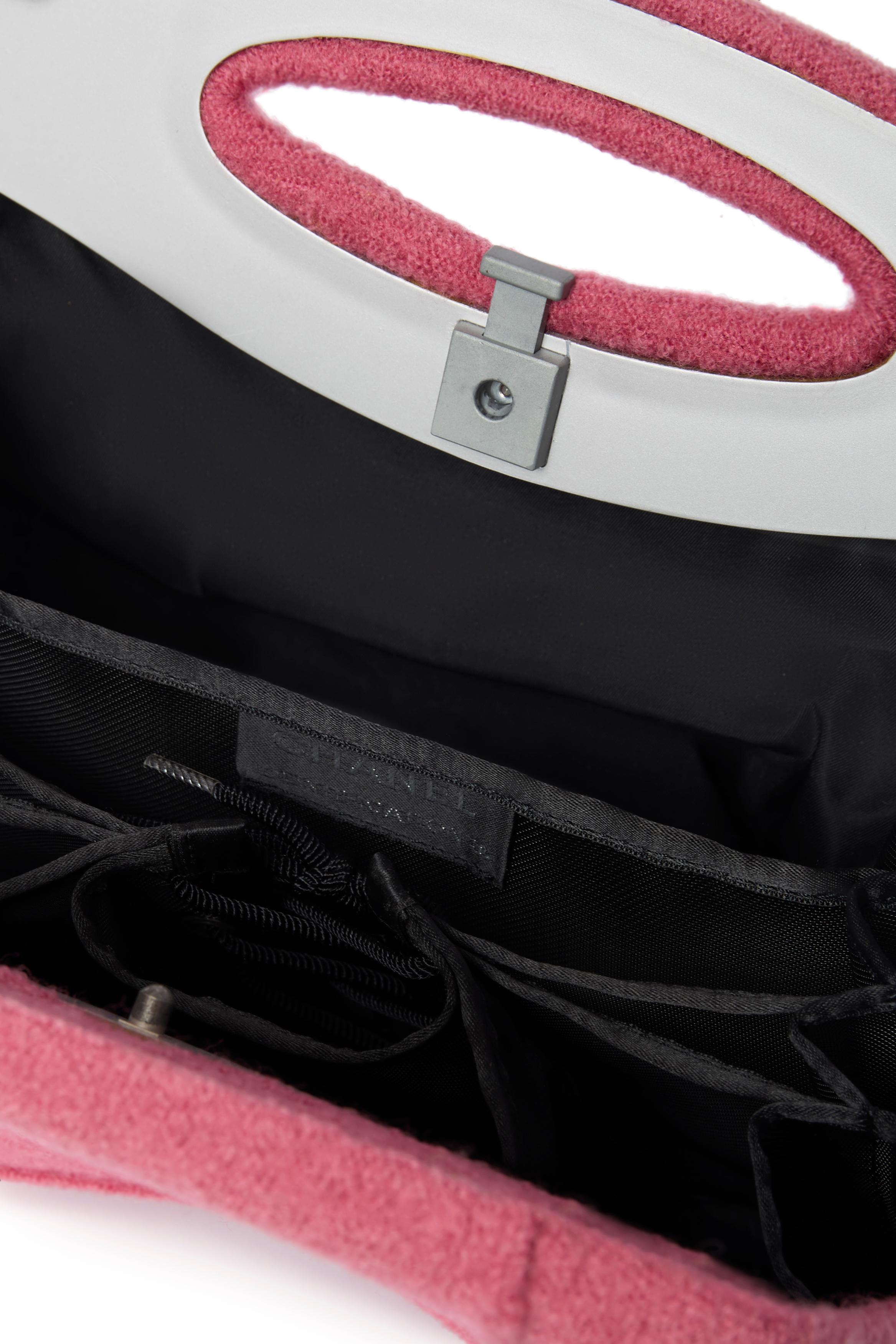 Chanel pink 2005 millenium butt bag In Excellent Condition For Sale In Eivissa, ES
