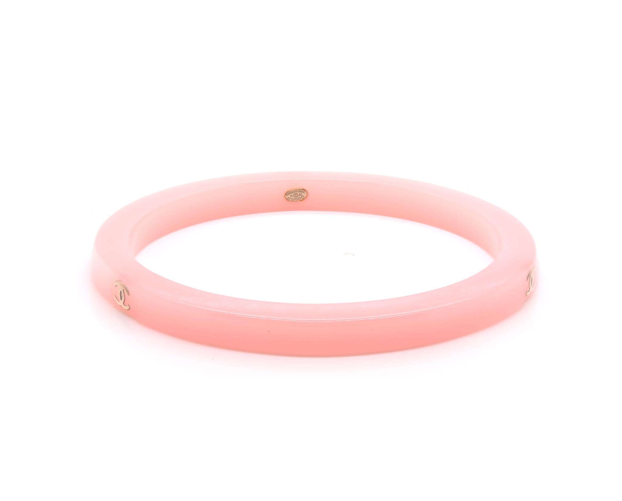 Designer: Chanel
Material: acrylic
Weight: 11.42 grams
